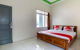 Oyo 3210 Aisya Batu (east Java)